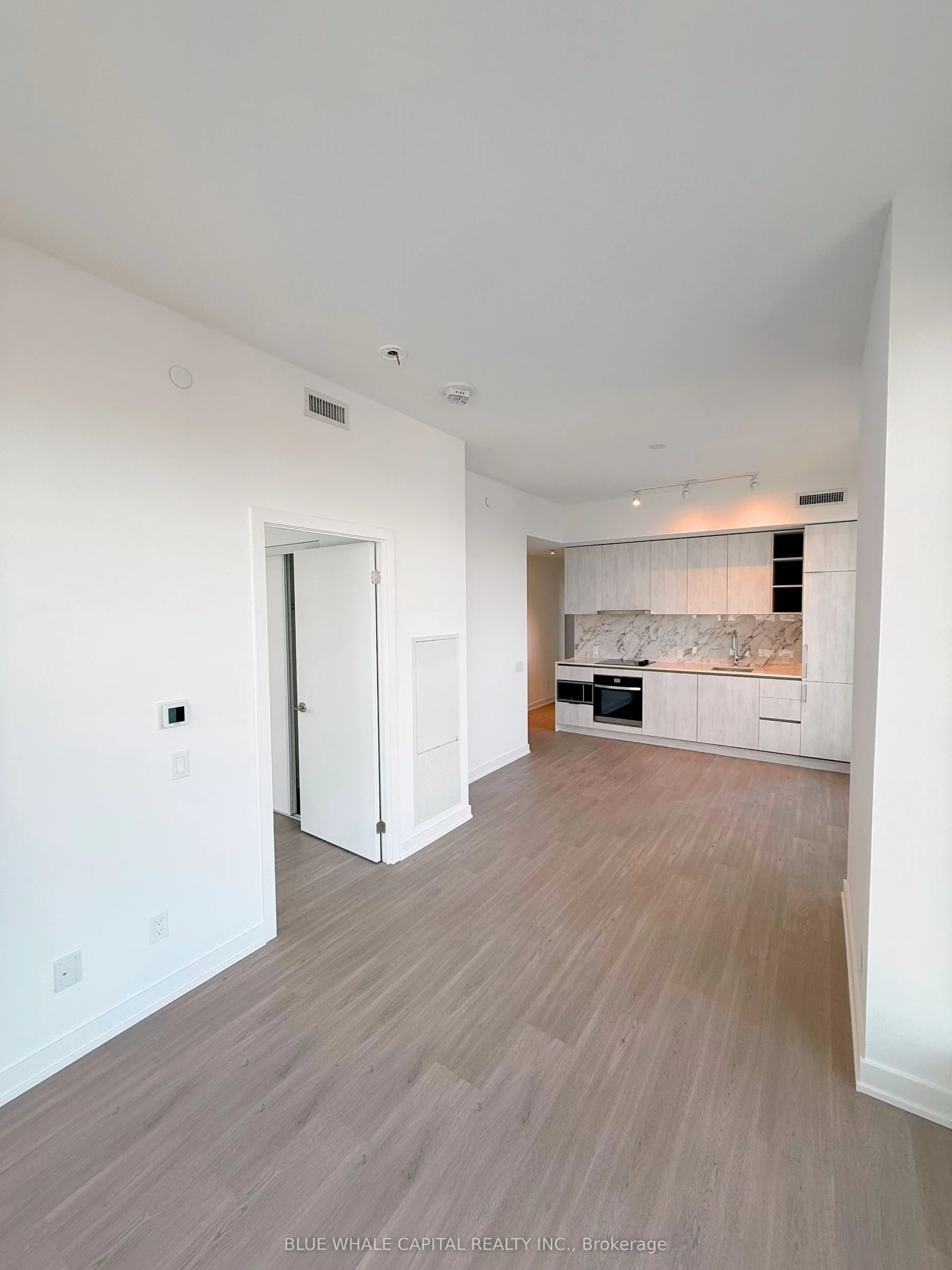 Unit 5203 – 8 Wellesley Street W, photo 5