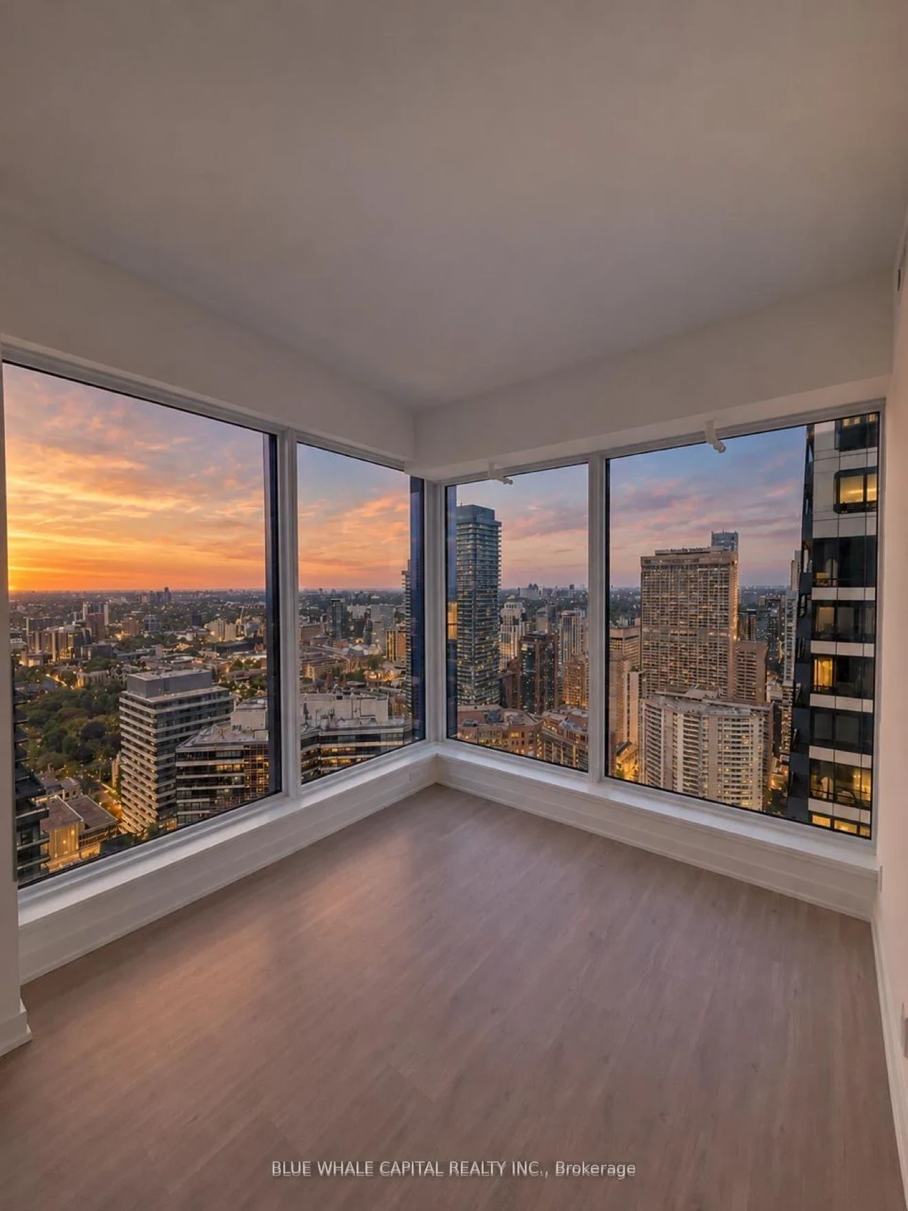 Unit 5203 – 8 Wellesley Street W, photo 3