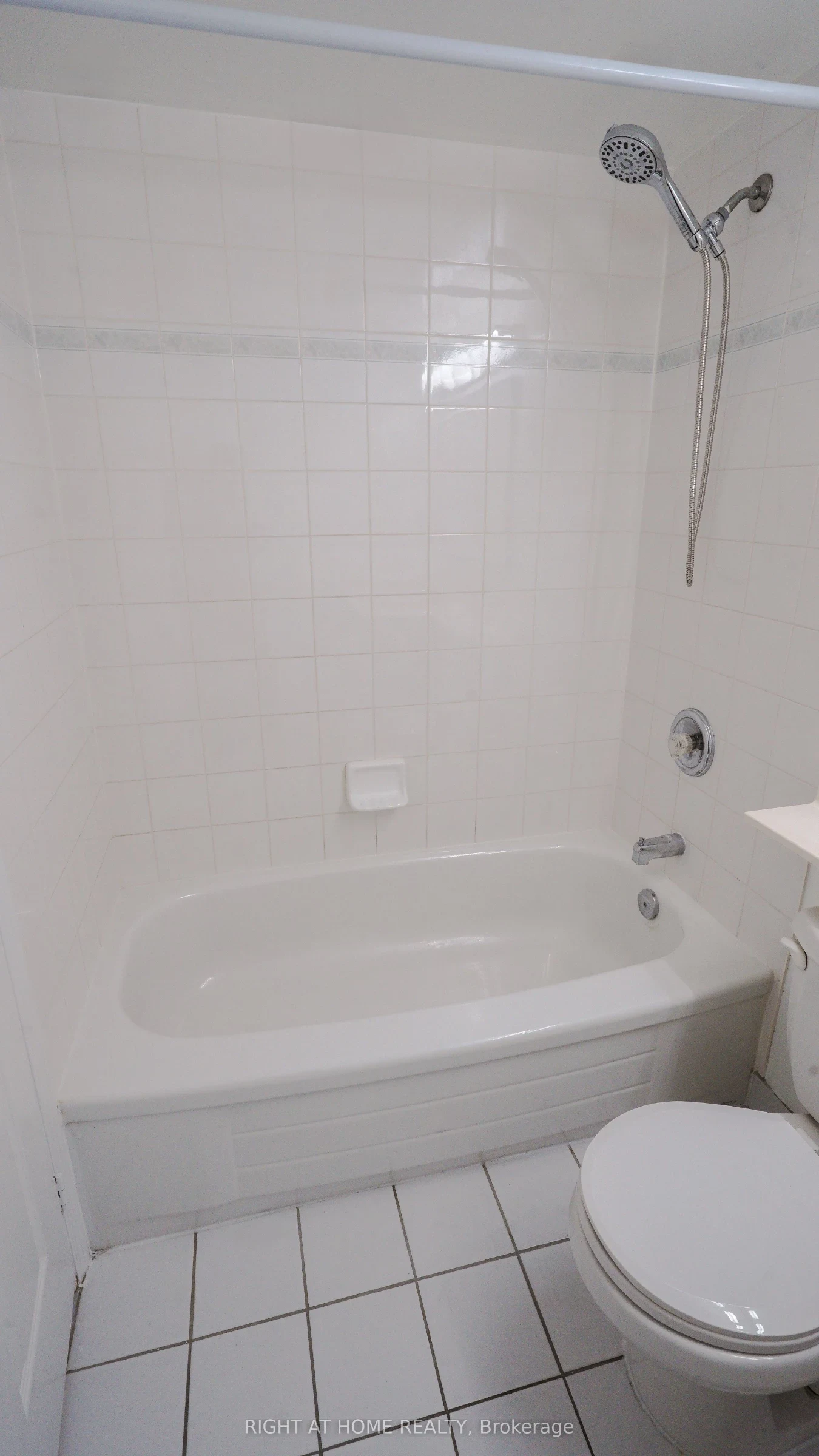 Unit 300 - 28 Pemberton Avenue, photo 4