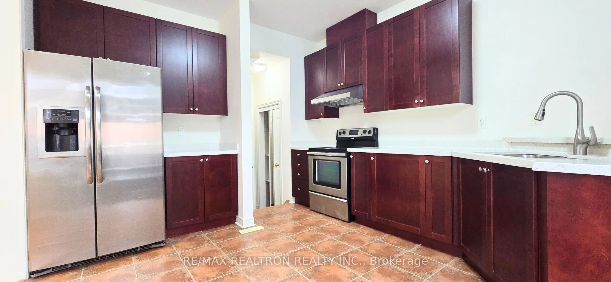 25 Fitzroy Avenue, photo 3