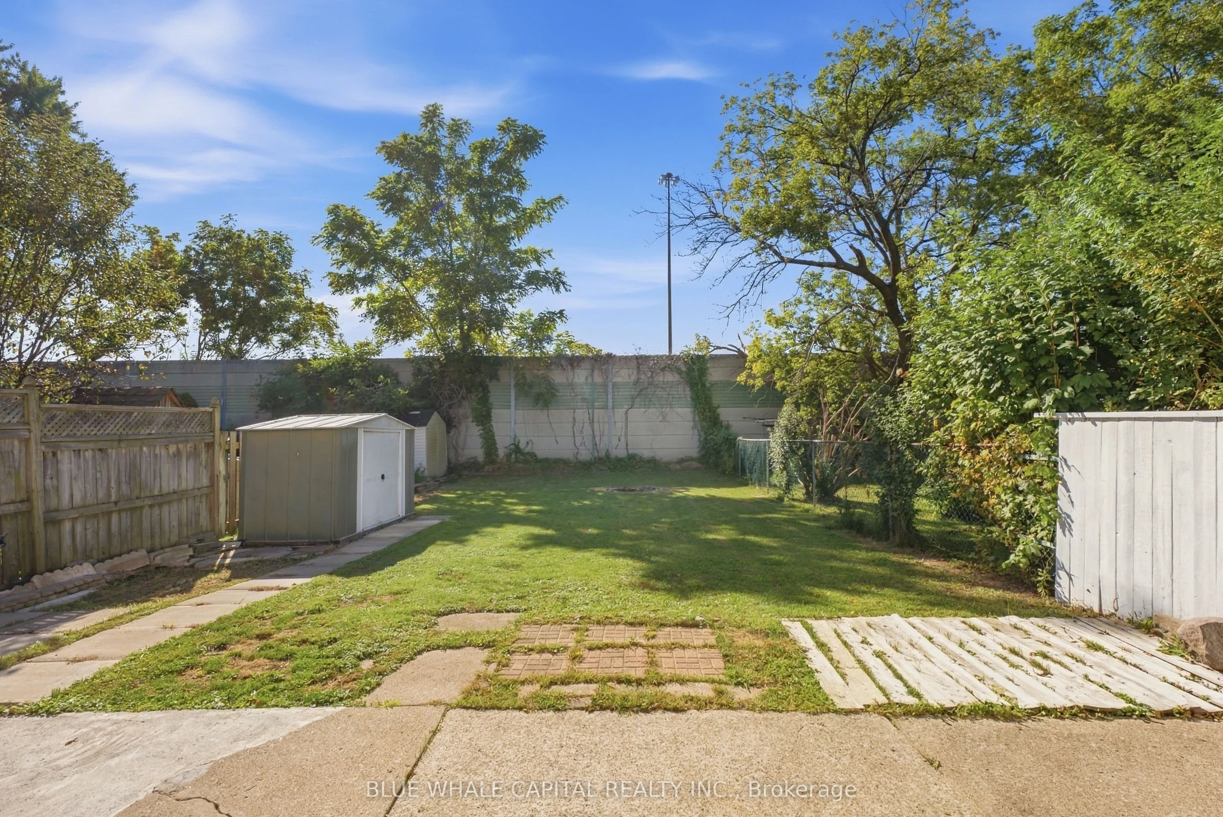 4411 MEADOWVALE Drive, photo 2