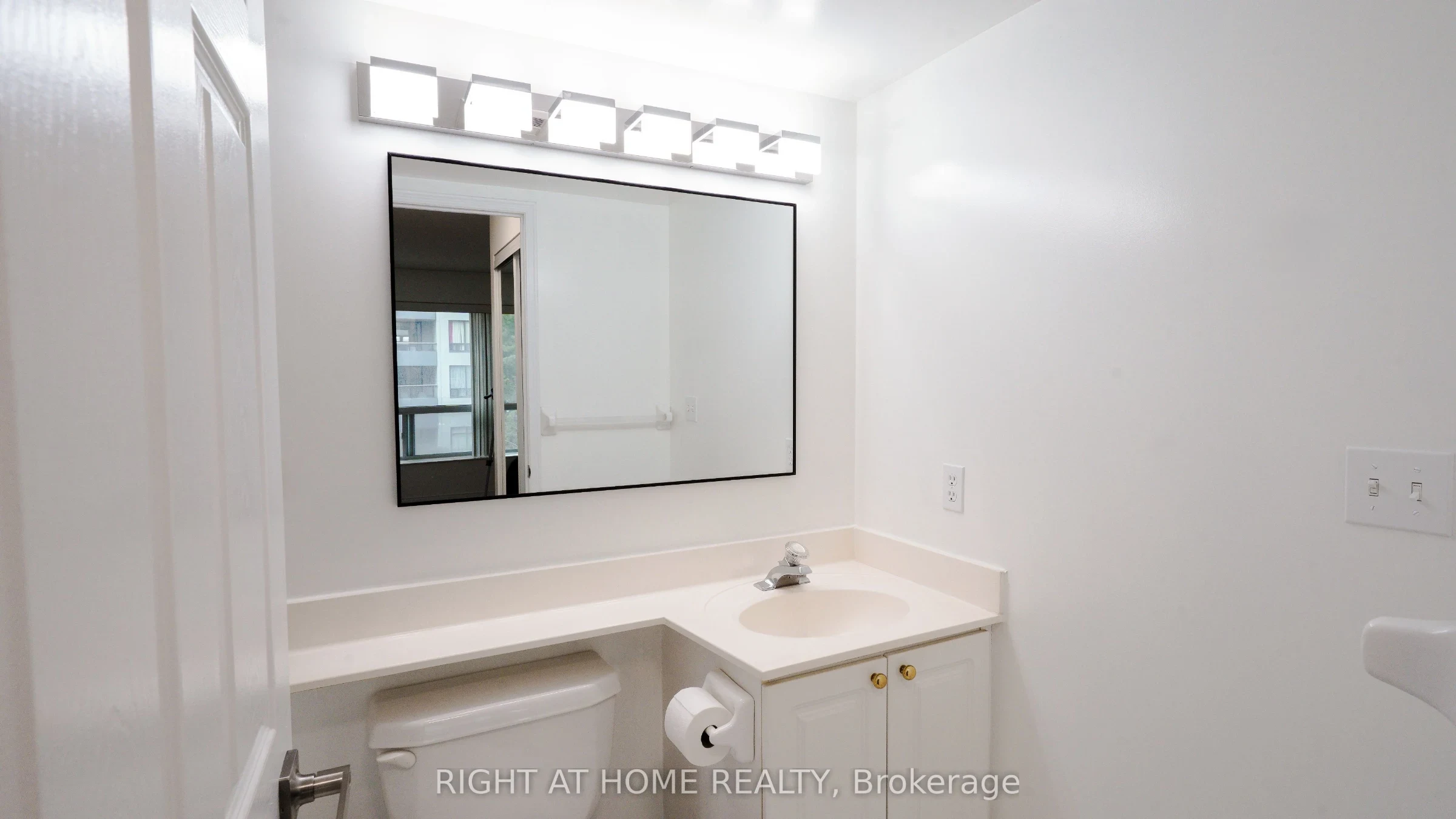 Unit 300 - 28 Pemberton Avenue, photo 5