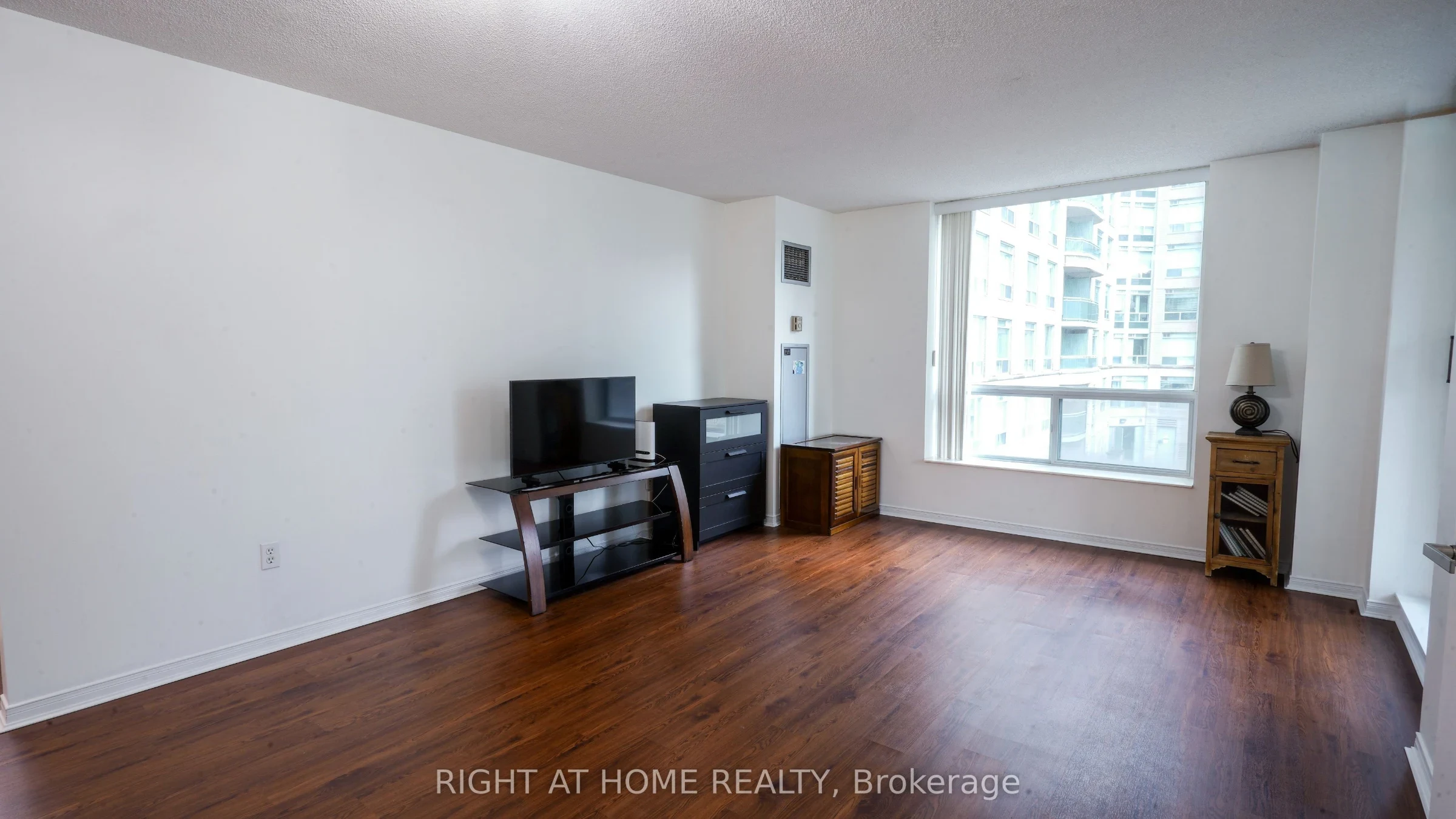 Unit 300 - 28 Pemberton Avenue, photo 3