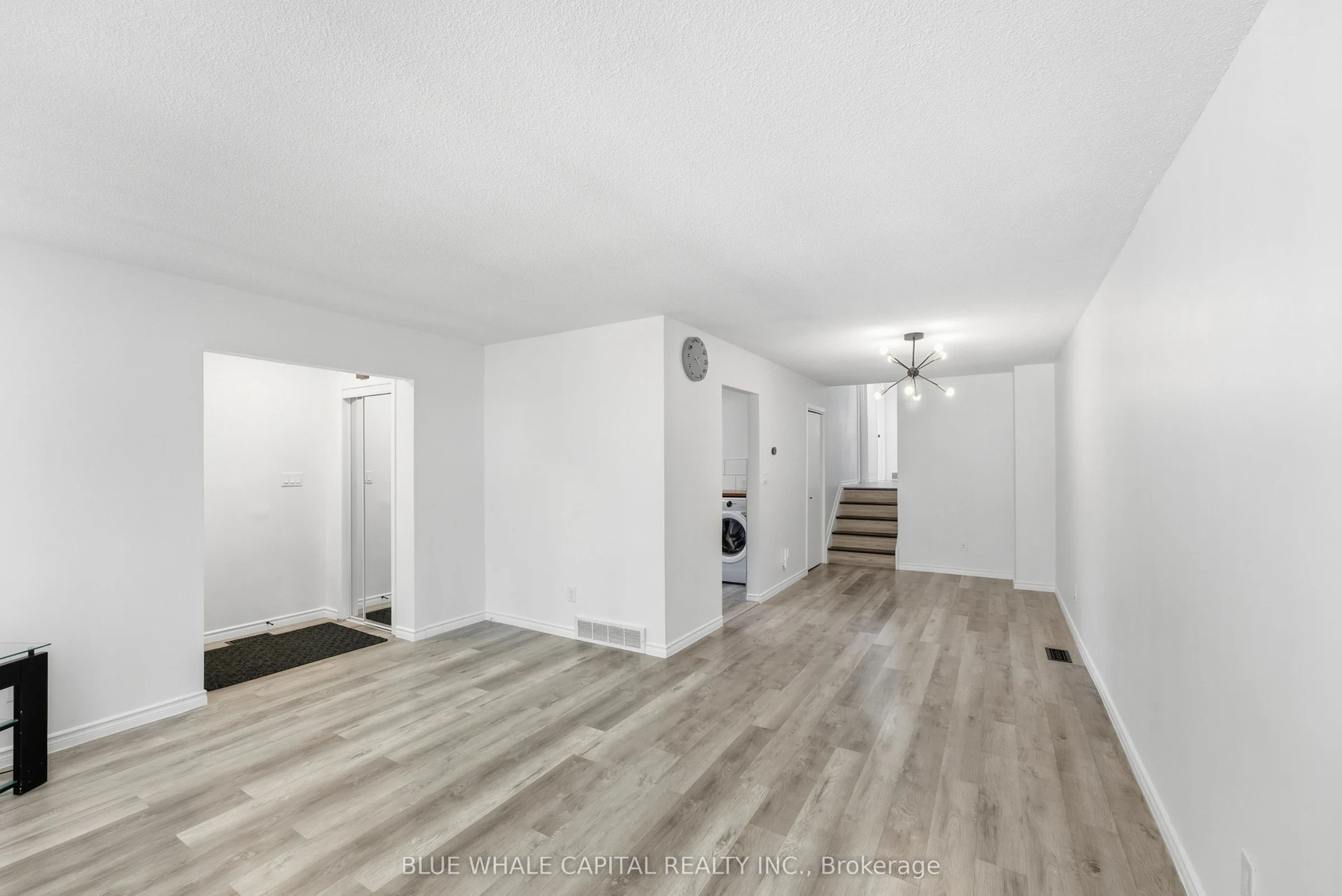 4411 MEADOWVALE Drive, photo 3