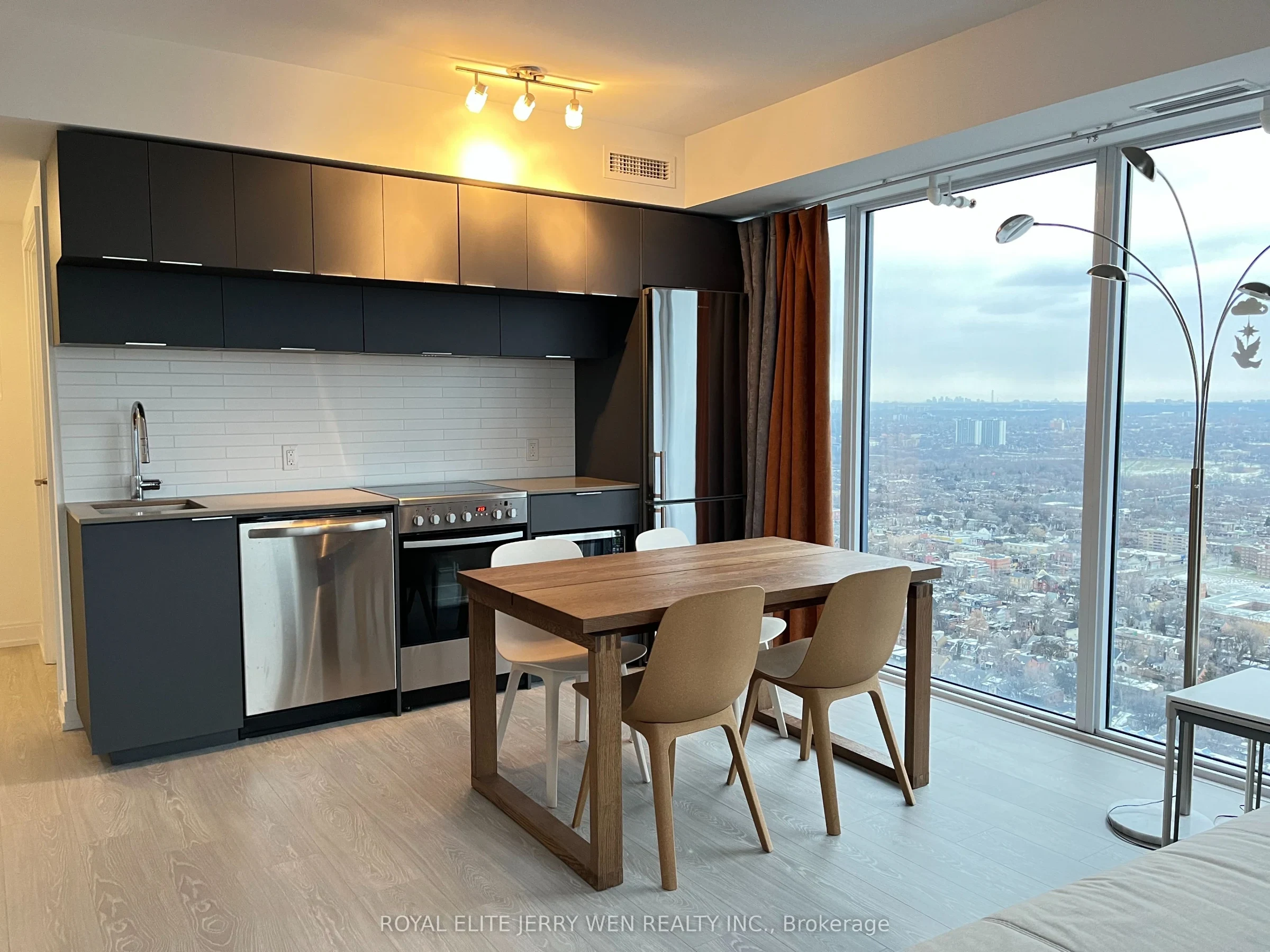 Unit 5105 - 181 Dundas Street E, photo 3