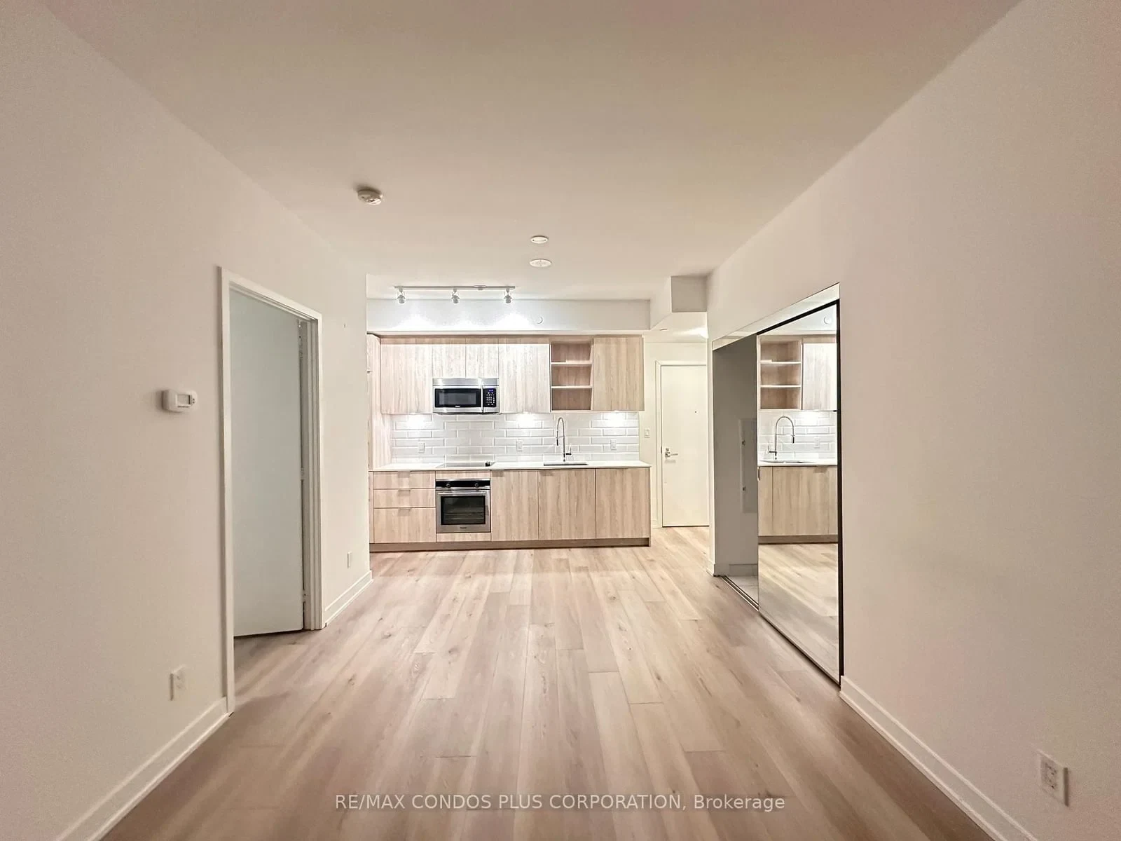 2512 - 50 Ordnance Street, photo 2