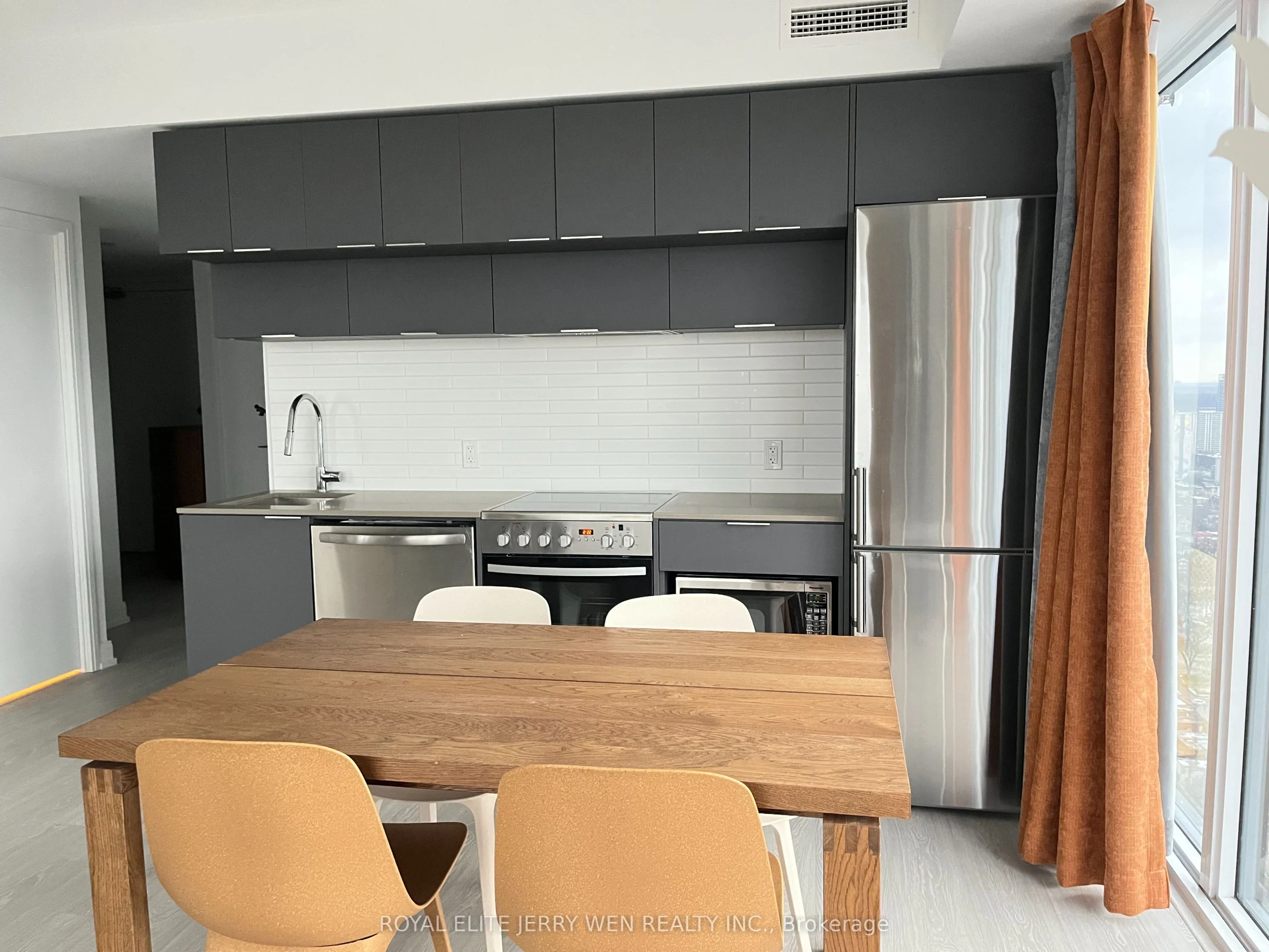 Unit 5105 - 181 Dundas Street E, photo 4