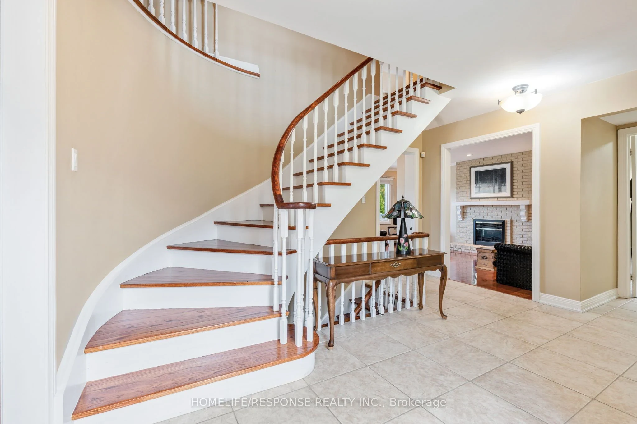 2543 King Forrest Drive, photo 2