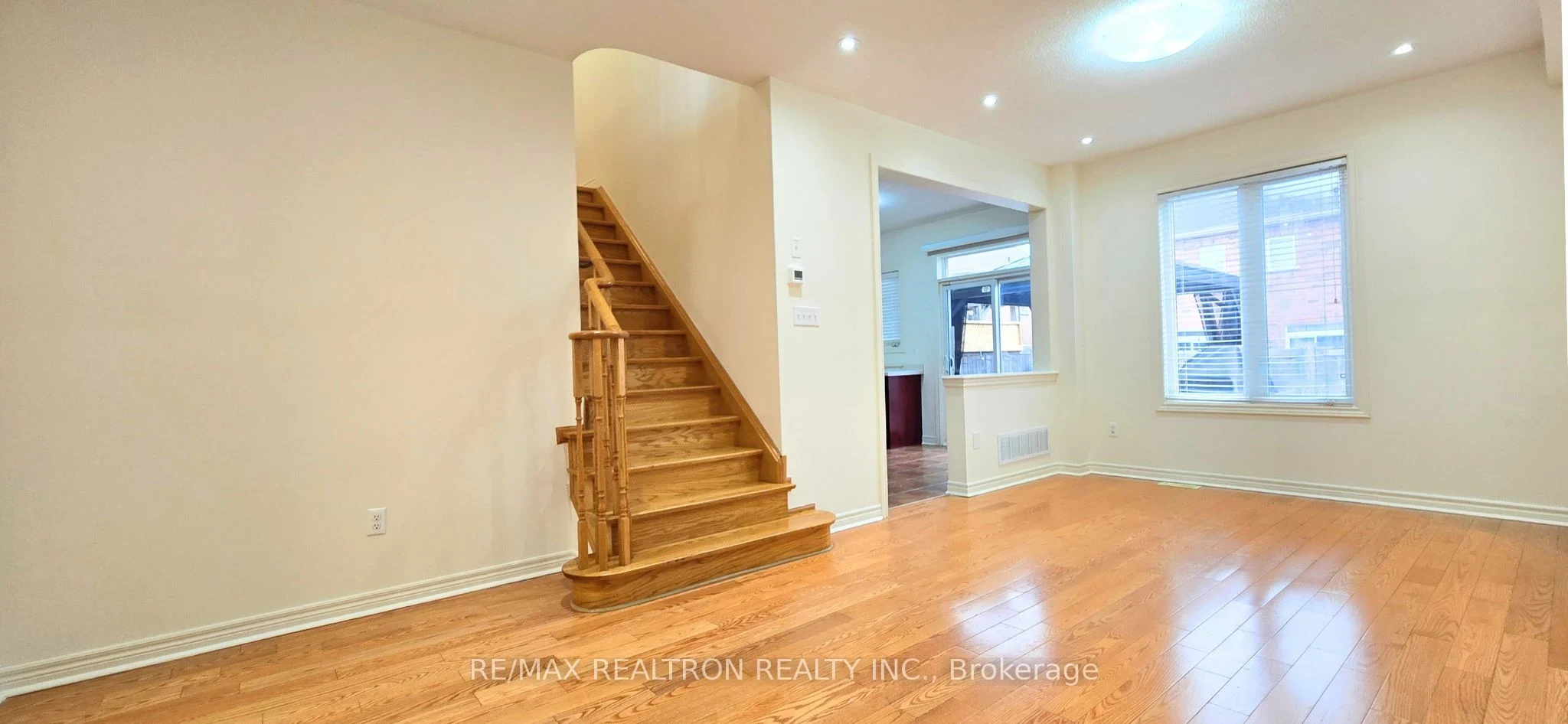 25 Fitzroy Avenue, photo 2