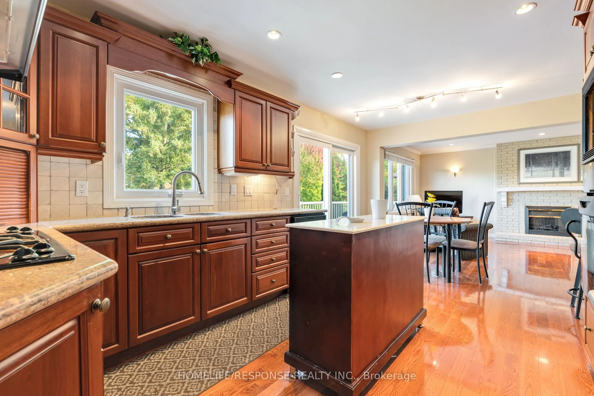 2543 King Forrest Drive, photo 5