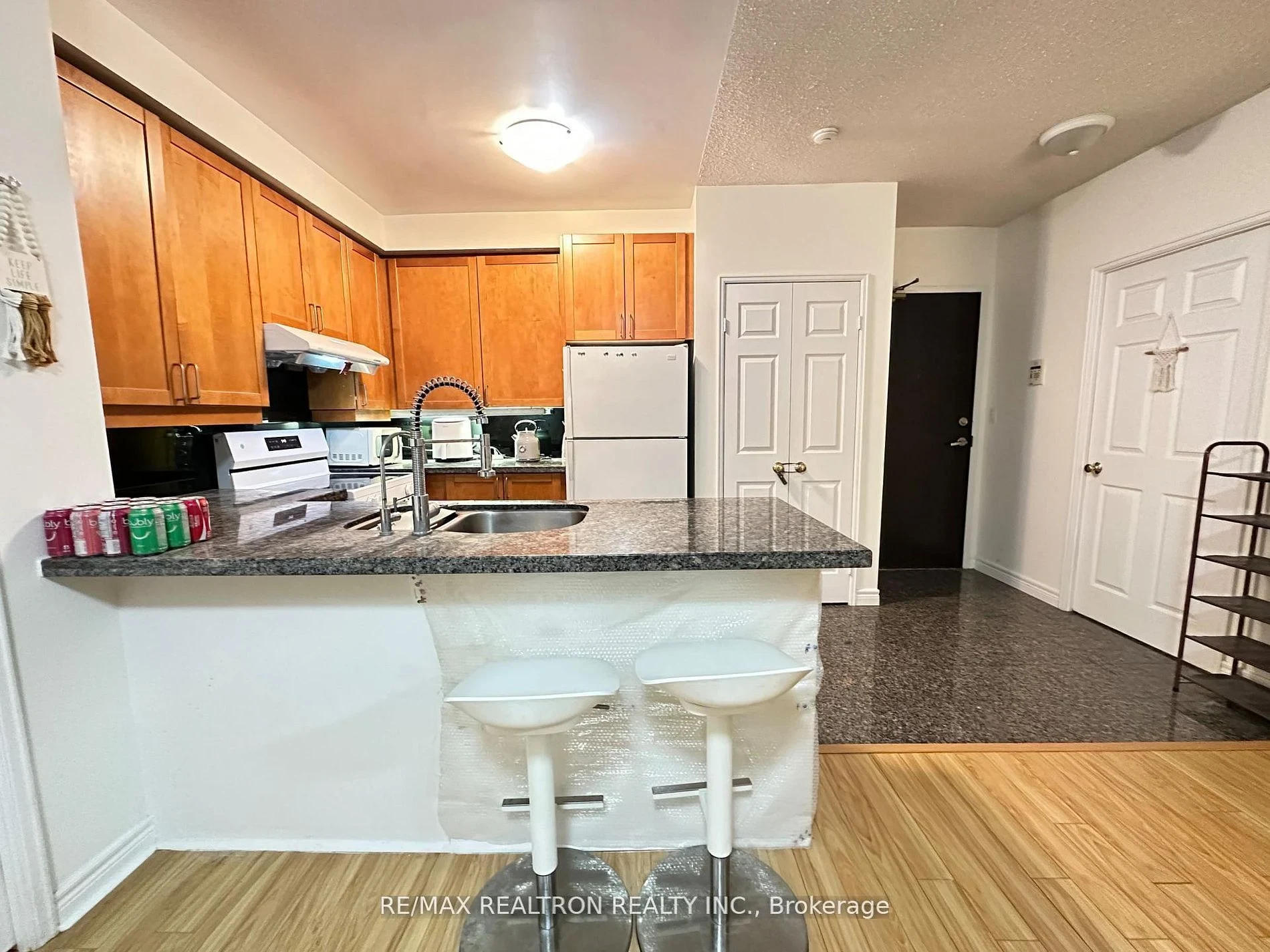 Unit 1909 - 55 Bloor Street E, photo 2